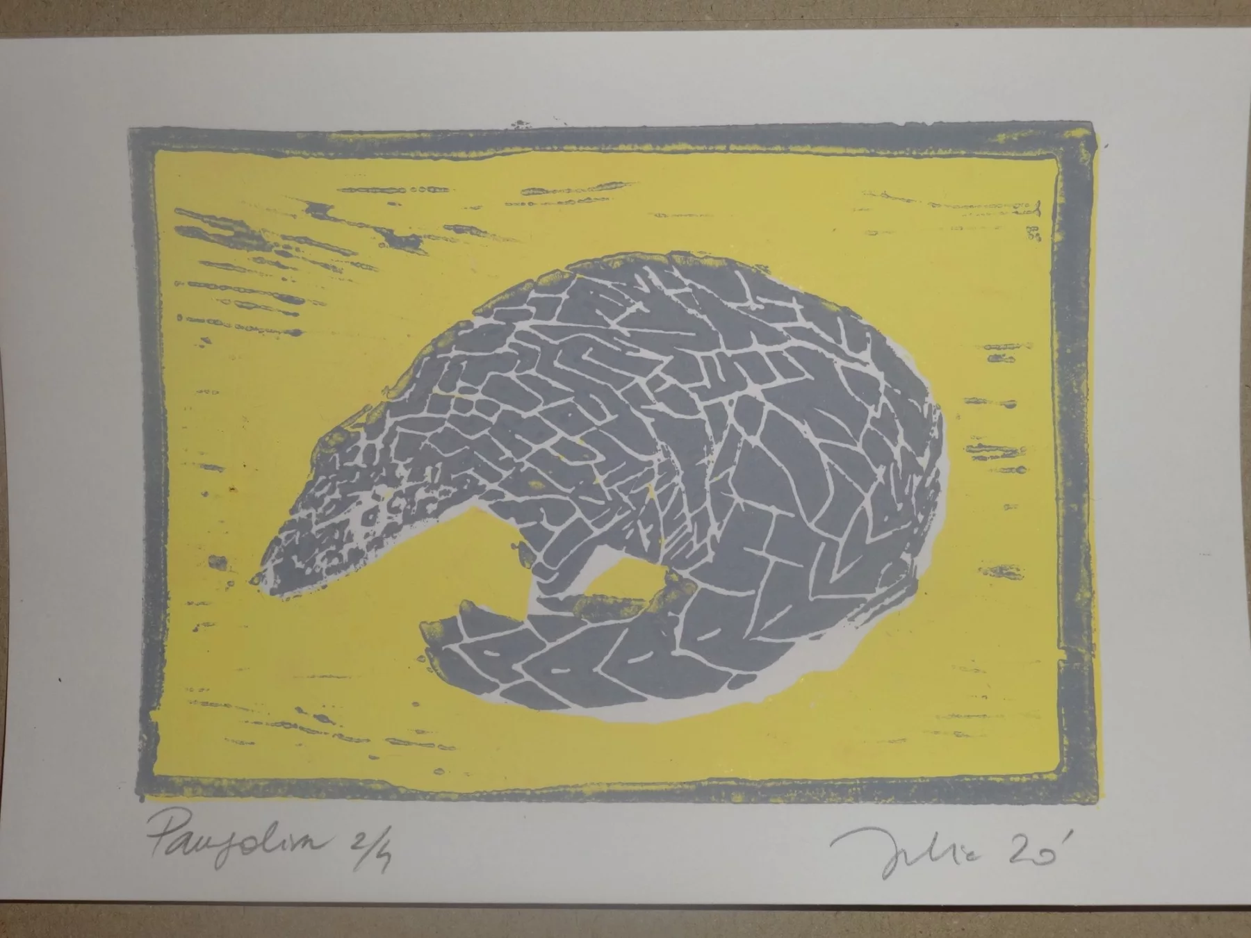 Pangolin, Linogravure deux couleurs, 2022 — Julie Humbert - Artiste visuelle