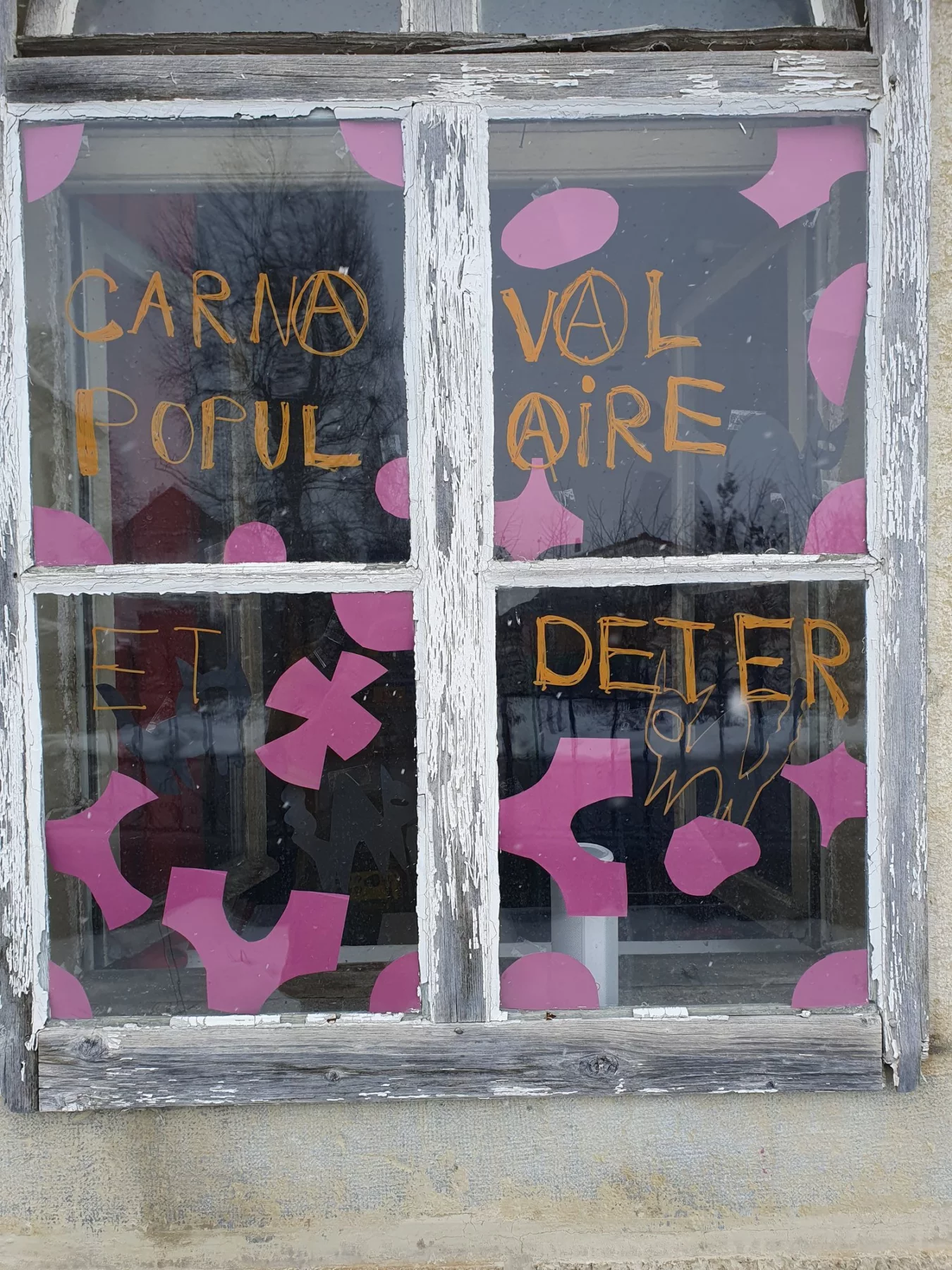 Vitrines de l’atelier, Installations en vitrine, 2020-2026 — Julie Humbert - Artiste visuelle