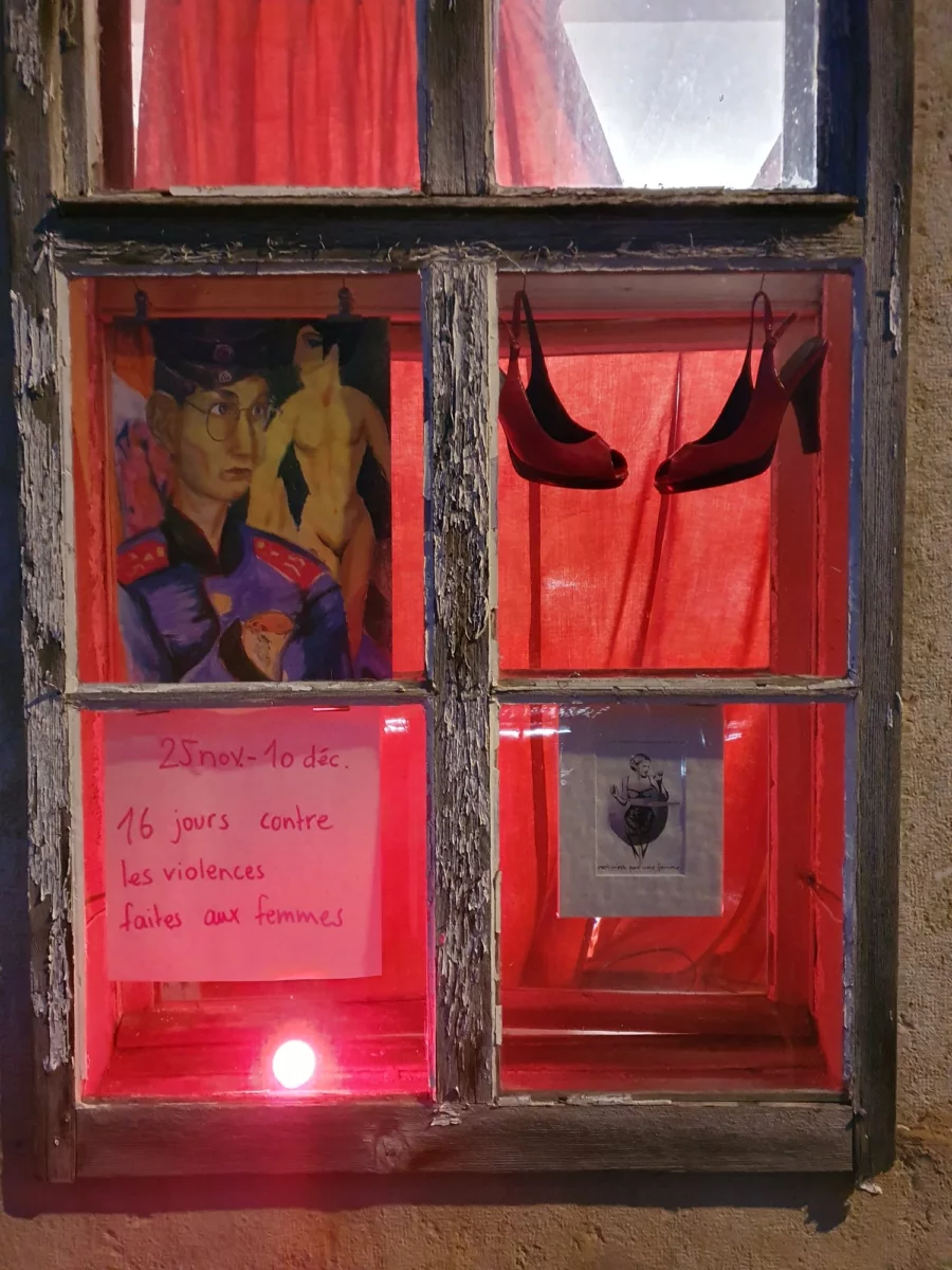 Vitrines de l’atelier, Installations en vitrine, 2020-2026 — Julie Humbert - Artiste visuelle